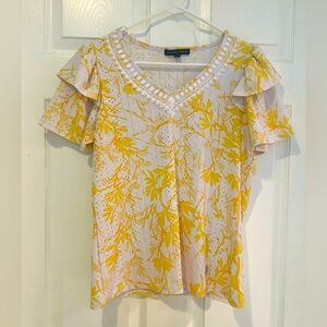 Adrienne Vittadini Yellow and White Ruffled V-Neck Top. Size Small
